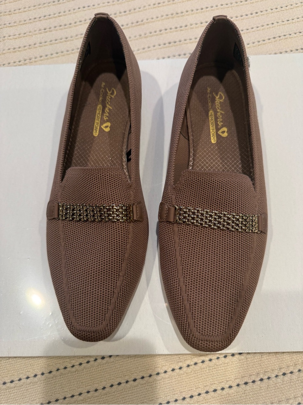 Women’s Skechers Slip-On Knit Loafers with Metallic Chain in Mauve-Size 9 - Picture 9 of 9